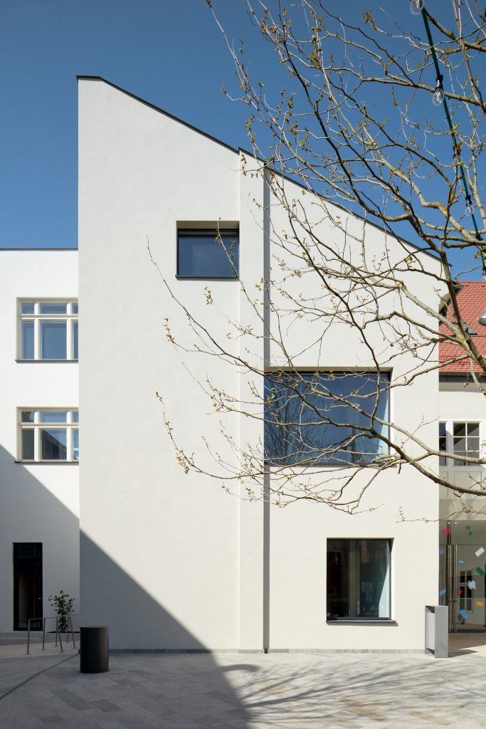 Vallo_Sadovsky_Architects_Nadvorie_BoysPlayNice_04